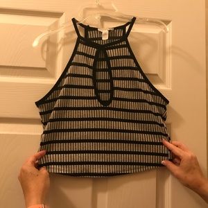 Tilly’s crop top black and gray